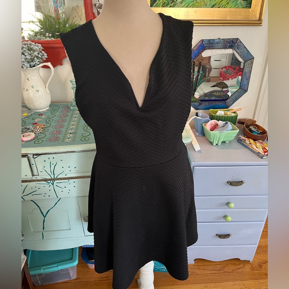 ESTAM Fit and Flare Dress L Black LBD Textured Polyester VGUC Free Shipping - Picture 1 of 5